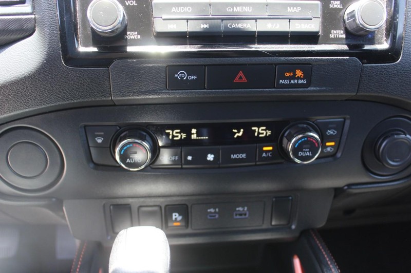 Nissan Frontier Vehicle Full-screen Gallery Image 18