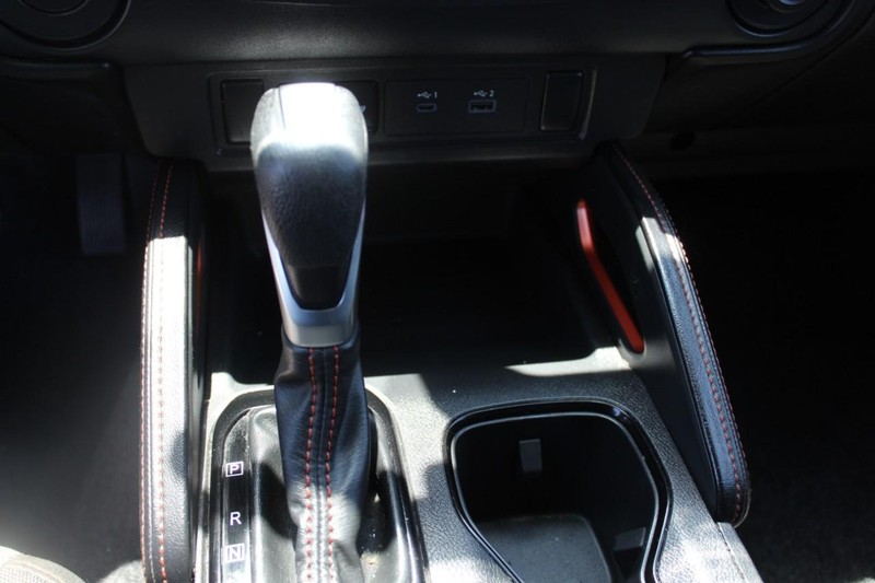 Nissan Frontier Vehicle Full-screen Gallery Image 19