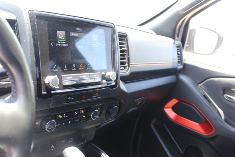 Nissan Frontier Vehicle Full-screen Gallery Image 21