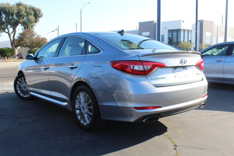 Hyundai Sonata Vehicle Full-screen Gallery Image 03