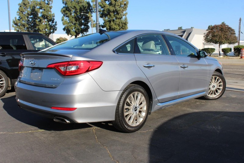 Hyundai Sonata Vehicle Full-screen Gallery Image 04