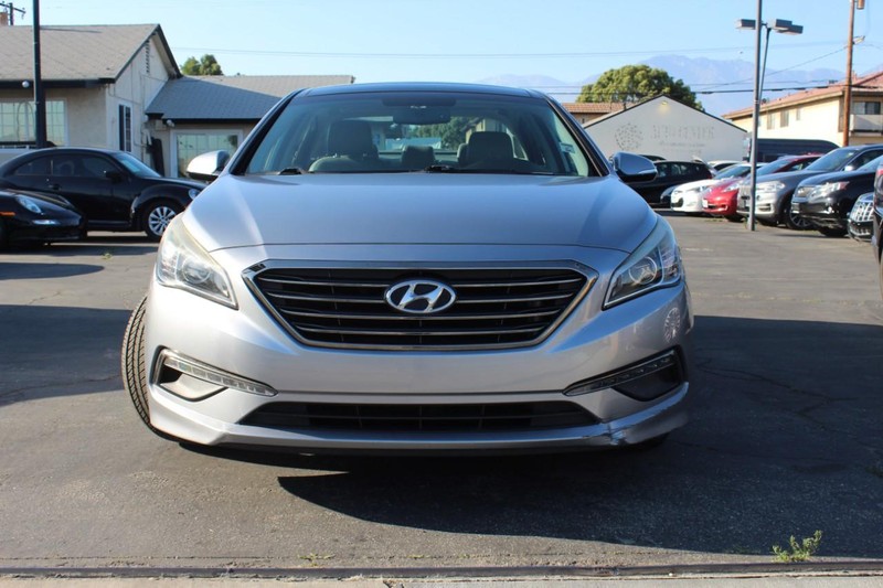 Hyundai Sonata Vehicle Full-screen Gallery Image 05