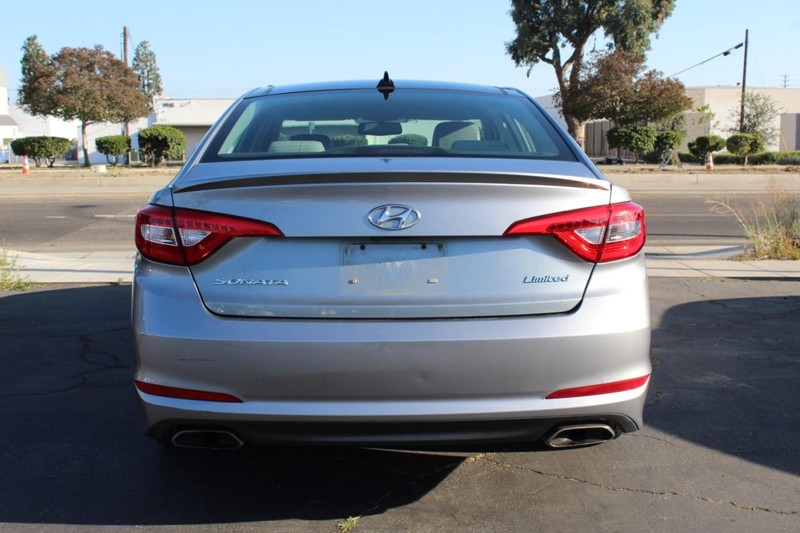 Hyundai Sonata Vehicle Full-screen Gallery Image 06