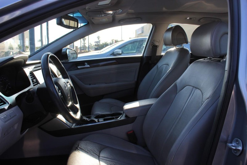 Hyundai Sonata Vehicle Full-screen Gallery Image 07