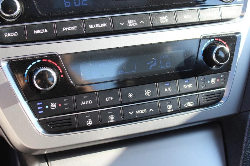 Hyundai Sonata Vehicle Full-screen Gallery Image 15