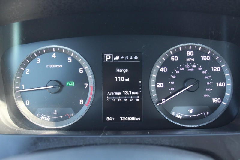 Hyundai Sonata Vehicle Full-screen Gallery Image 19