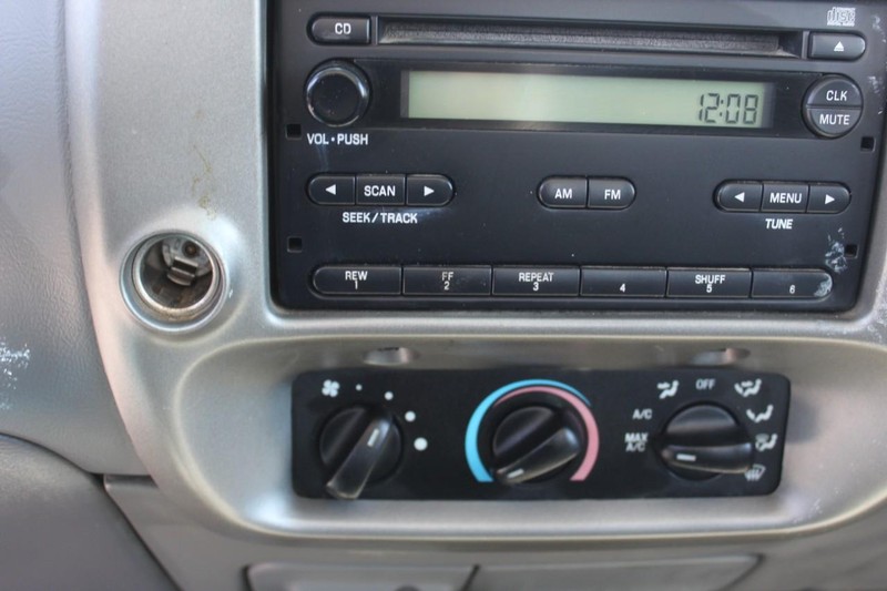 Ford Ranger Vehicle Full-screen Gallery Image 19