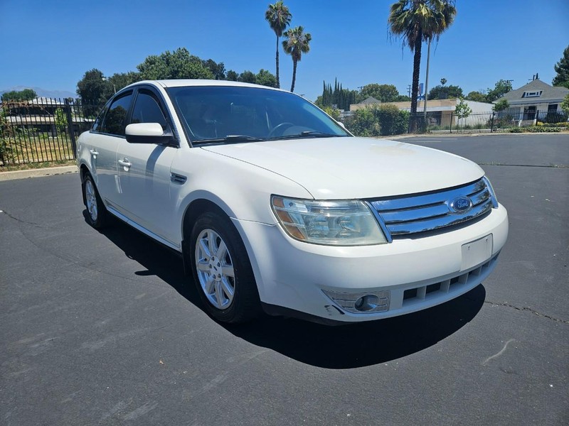 Ford Taurus Vehicle Full-screen Gallery Image 06