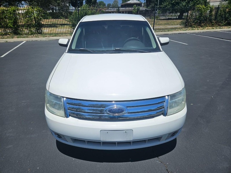 Ford Taurus Vehicle Full-screen Gallery Image 07