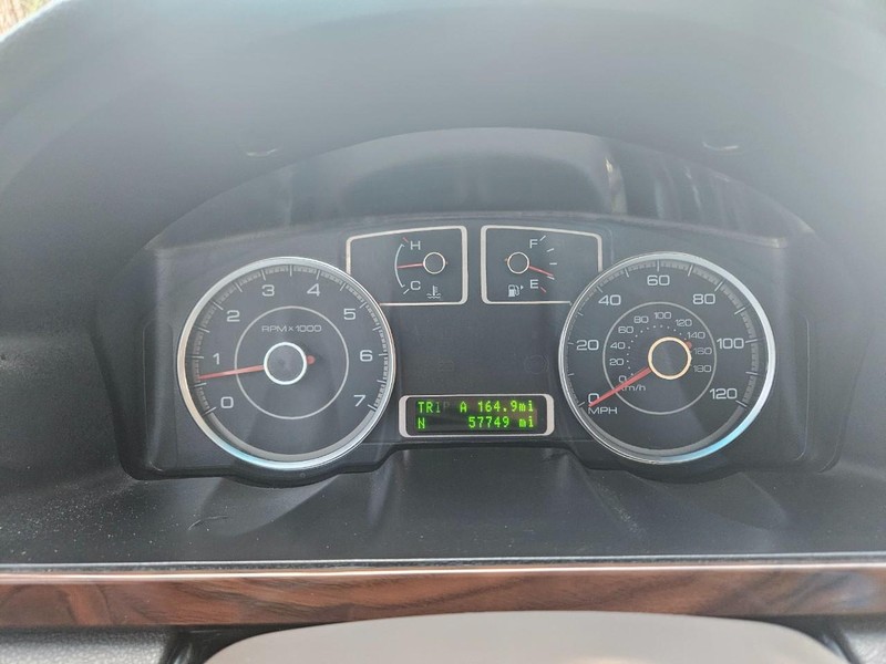 Ford Taurus Vehicle Full-screen Gallery Image 08
