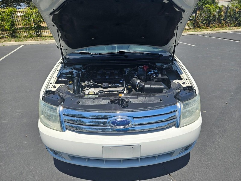 Ford Taurus Vehicle Full-screen Gallery Image 14
