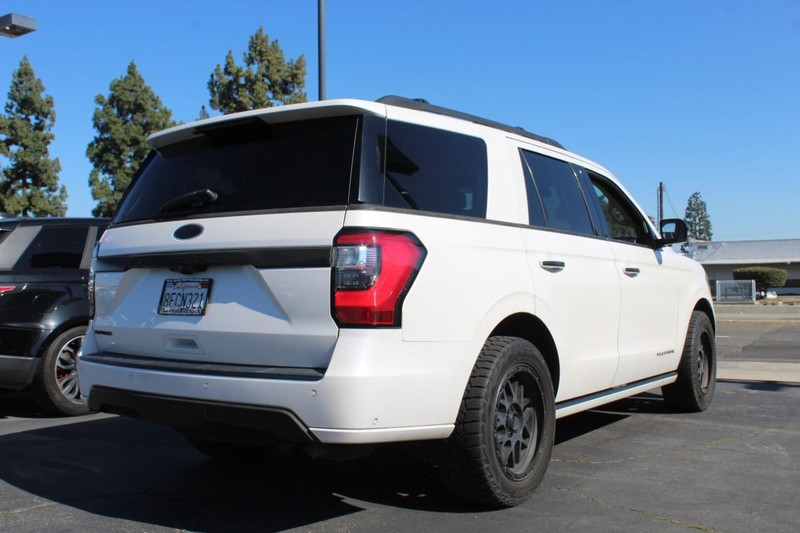 Ford Expedition Vehicle Full-screen Gallery Image 03