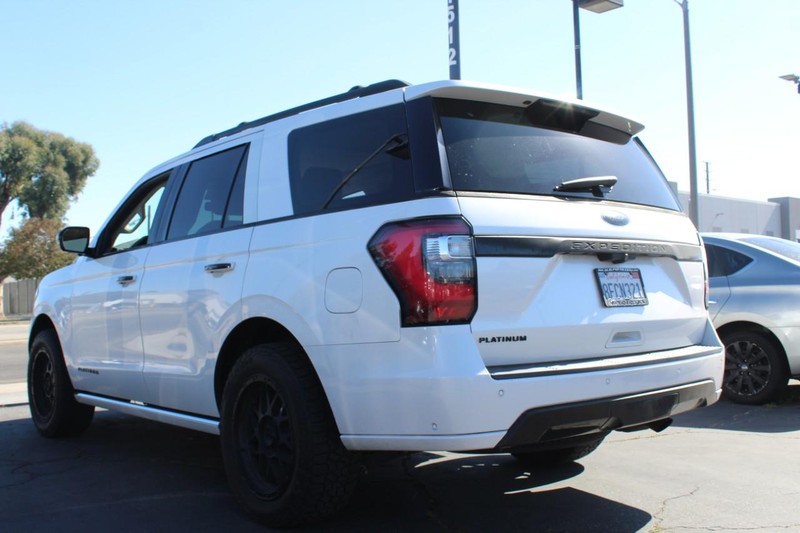 Ford Expedition Vehicle Full-screen Gallery Image 04