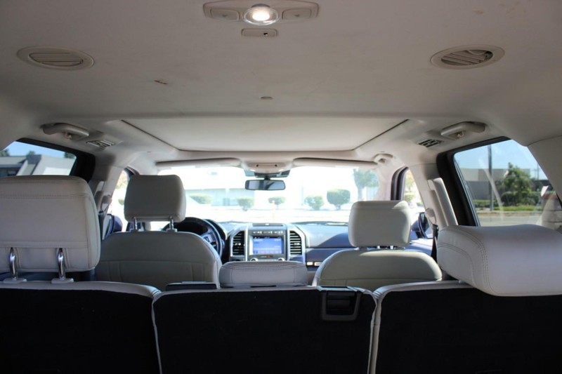 Ford Expedition Vehicle Full-screen Gallery Image 11