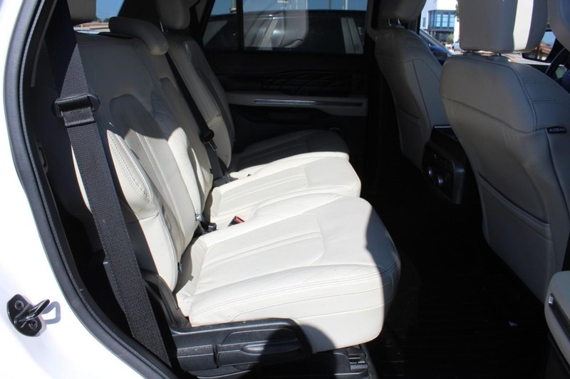 Ford Expedition Vehicle Full-screen Gallery Image 17