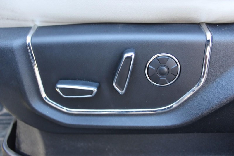 Ford Expedition Vehicle Full-screen Gallery Image 26