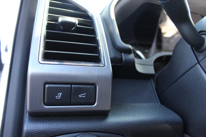 Ford Expedition Vehicle Full-screen Gallery Image 28