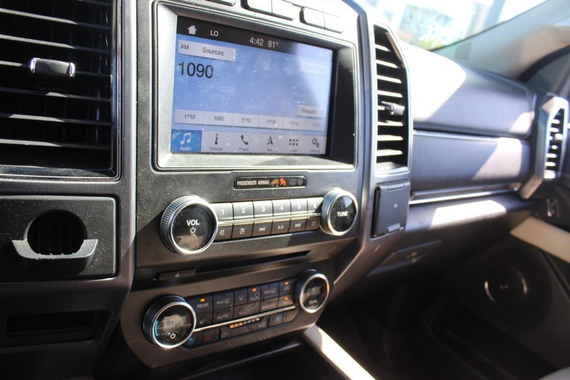 Ford Expedition Vehicle Full-screen Gallery Image 32