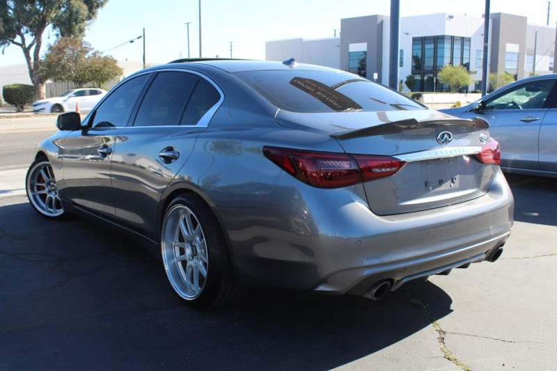 INFINITI Q50 Vehicle Full-screen Gallery Image 04