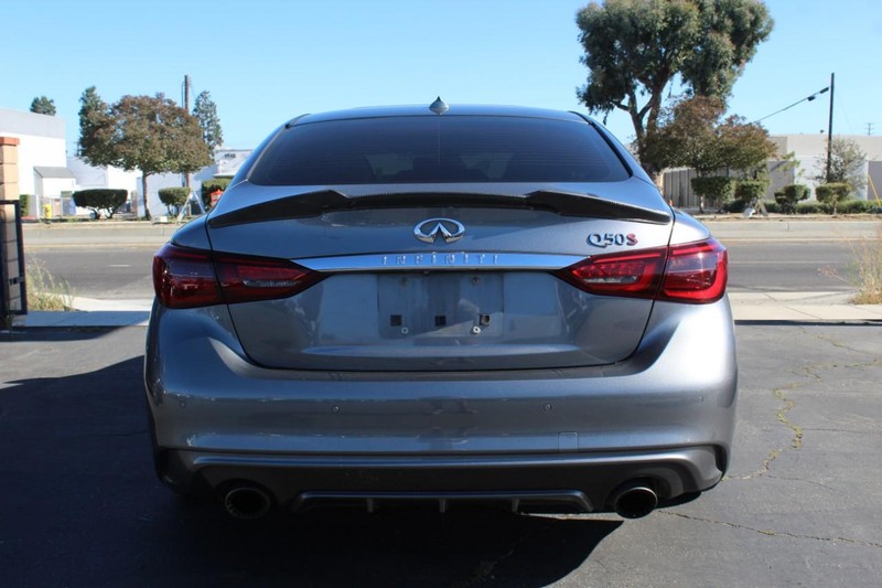 INFINITI Q50 Vehicle Full-screen Gallery Image 05