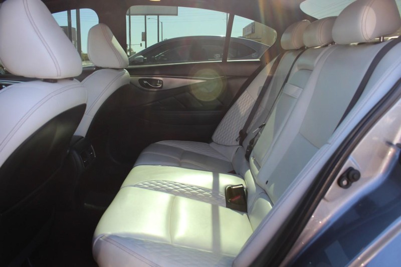 INFINITI Q50 Vehicle Full-screen Gallery Image 09