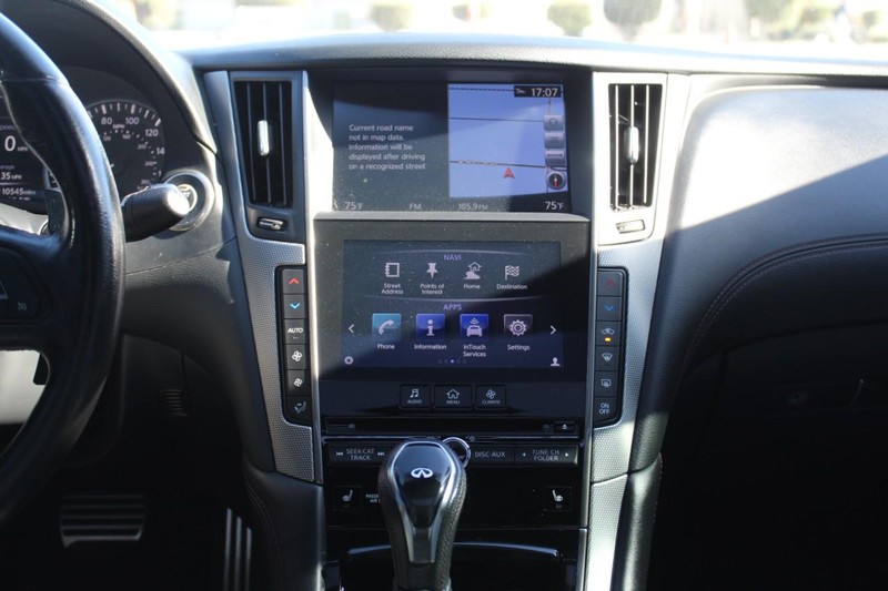 INFINITI Q50 Vehicle Full-screen Gallery Image 14