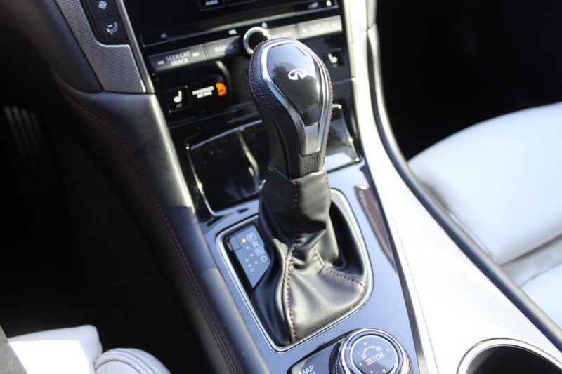 INFINITI Q50 Vehicle Full-screen Gallery Image 18