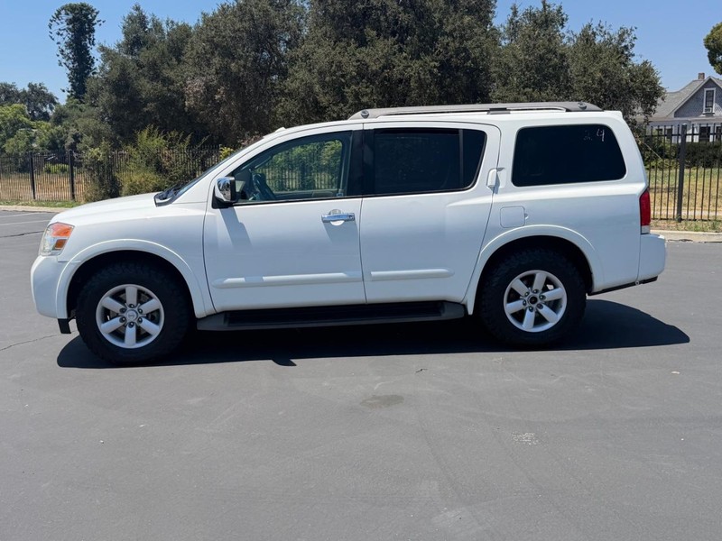 Nissan Armada Vehicle Full-screen Gallery Image 02