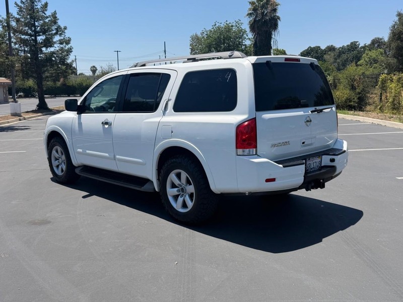 Nissan Armada Vehicle Full-screen Gallery Image 03