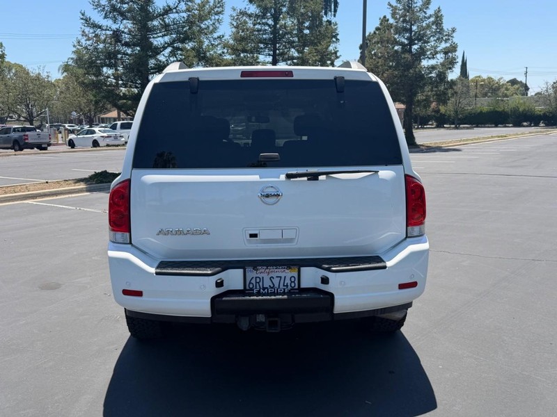 Nissan Armada Vehicle Full-screen Gallery Image 04
