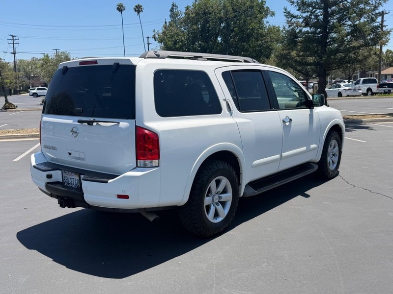 Nissan Armada Vehicle Full-screen Gallery Image 05