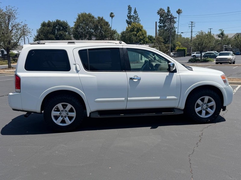 Nissan Armada Vehicle Full-screen Gallery Image 06