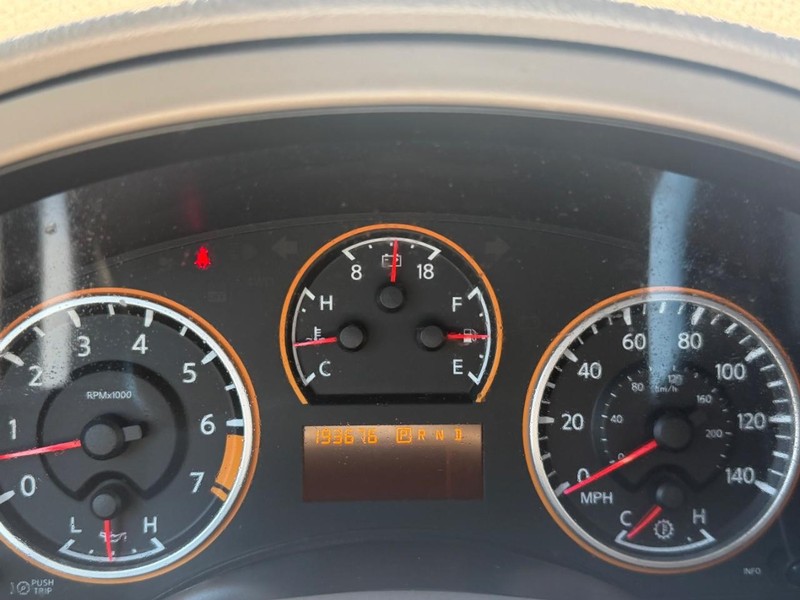 Nissan Armada Vehicle Full-screen Gallery Image 08