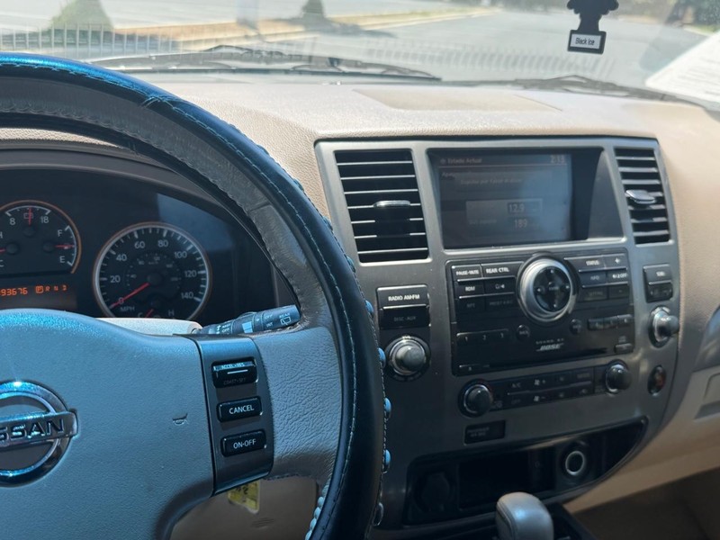 Nissan Armada Vehicle Full-screen Gallery Image 09