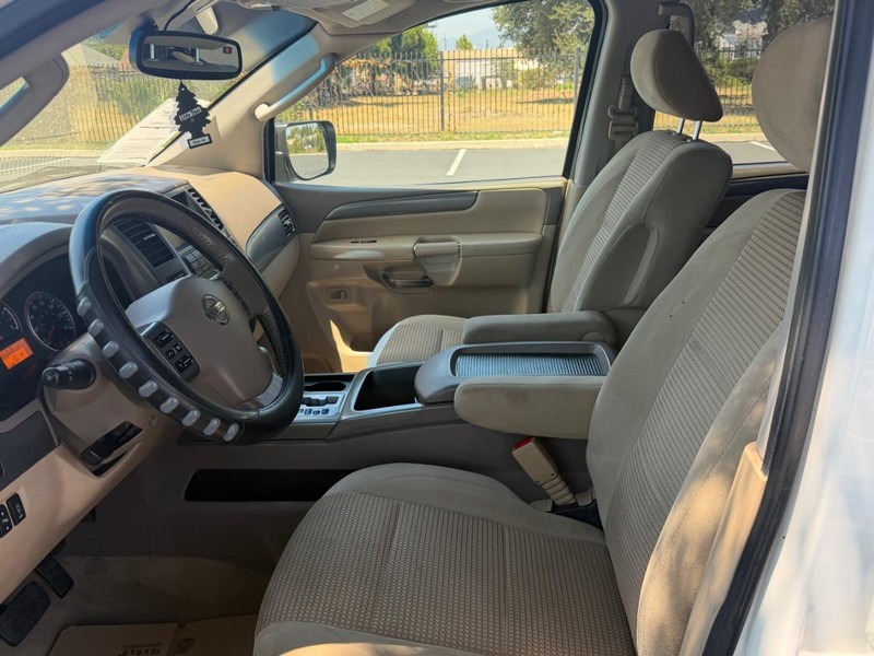 Nissan Armada Vehicle Full-screen Gallery Image 10