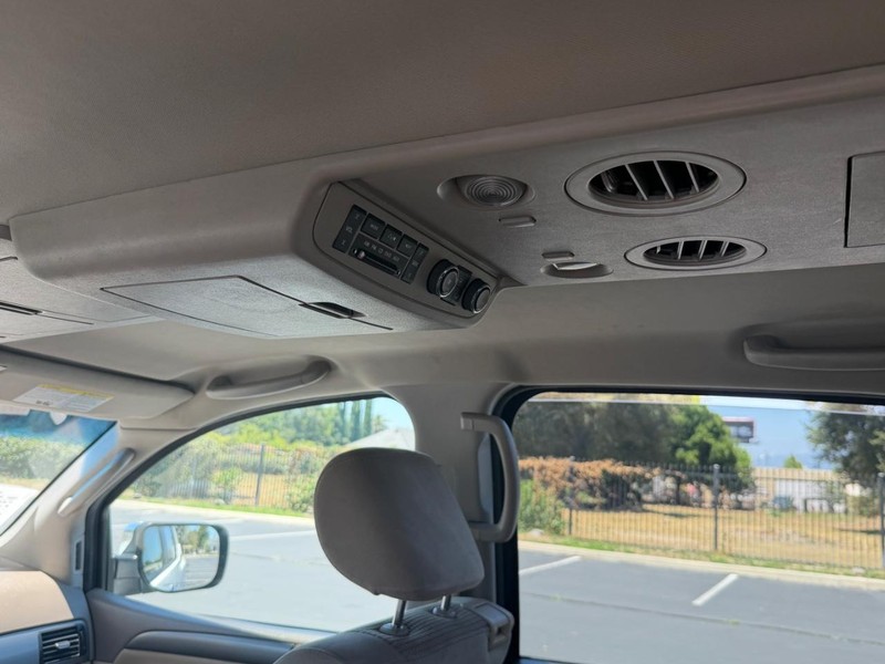 Nissan Armada Vehicle Full-screen Gallery Image 13