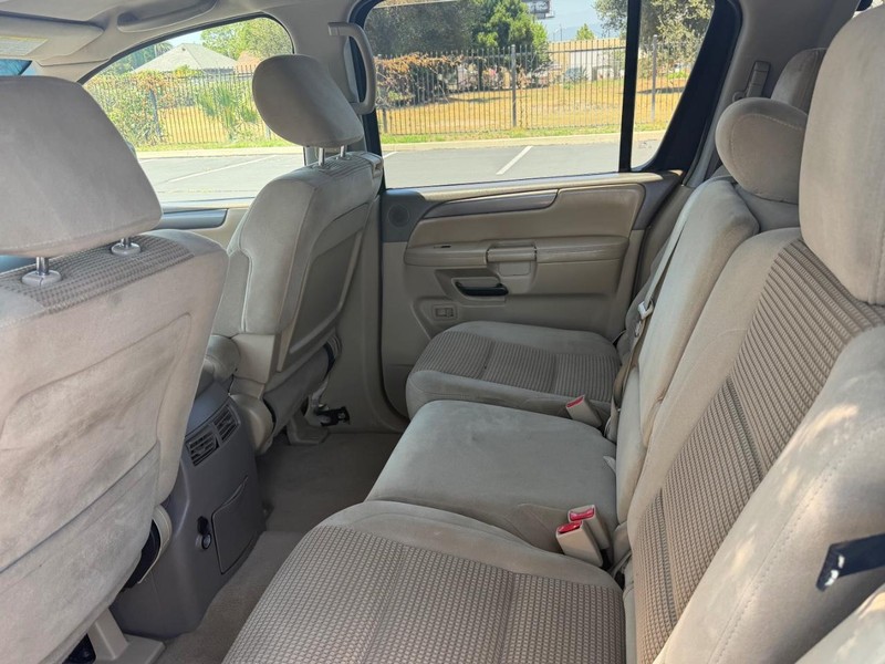 Nissan Armada Vehicle Full-screen Gallery Image 14