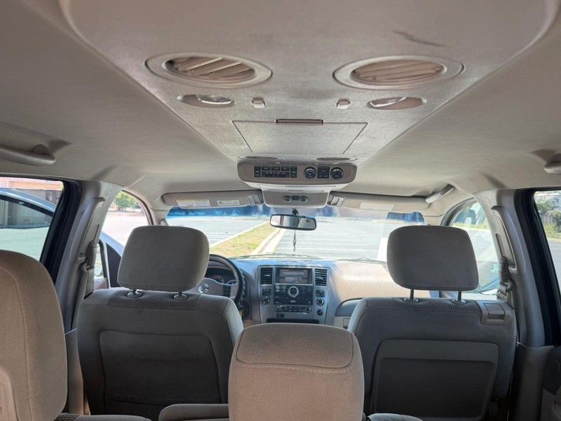 Nissan Armada Vehicle Full-screen Gallery Image 15