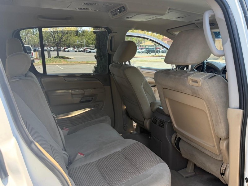 Nissan Armada Vehicle Full-screen Gallery Image 16