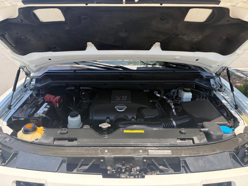 Nissan Armada Vehicle Full-screen Gallery Image 19