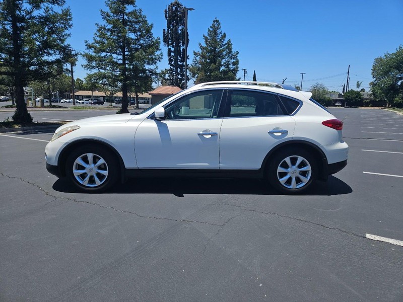 INFINITI EX35 Vehicle Full-screen Gallery Image 02