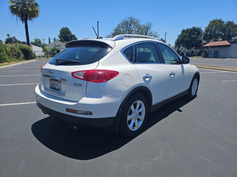 INFINITI EX35 Vehicle Full-screen Gallery Image 05