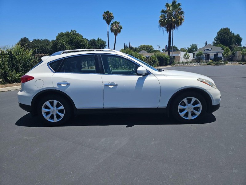 INFINITI EX35 Vehicle Full-screen Gallery Image 06