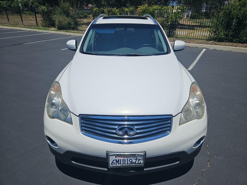 INFINITI EX35 Vehicle Full-screen Gallery Image 08