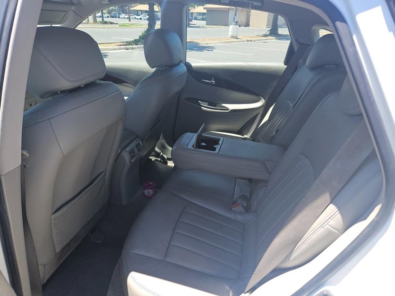 INFINITI EX35 Vehicle Full-screen Gallery Image 13
