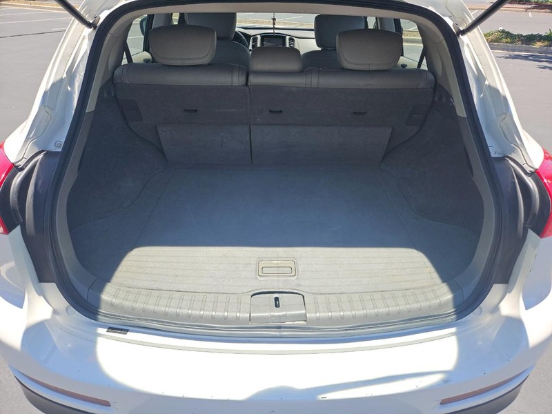 INFINITI EX35 Vehicle Full-screen Gallery Image 14