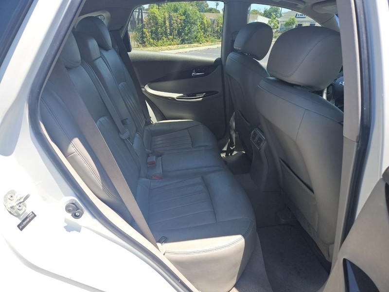 INFINITI EX35 Vehicle Full-screen Gallery Image 15