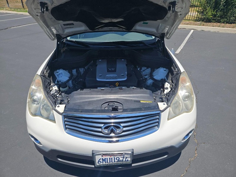 INFINITI EX35 Vehicle Full-screen Gallery Image 17