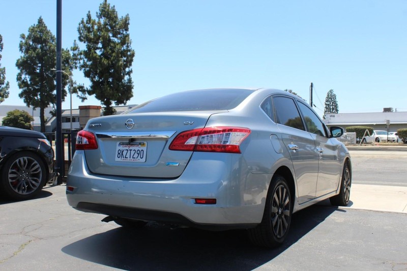 Nissan Sentra Vehicle Full-screen Gallery Image 04