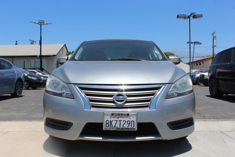 Nissan Sentra Vehicle Full-screen Gallery Image 05